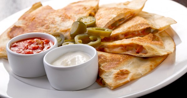 קפיצה קטנה למקסיקו: מתכון לקסדייה טרופית