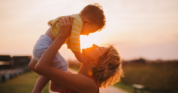 איך אוהבים ילד שלא בחרת?