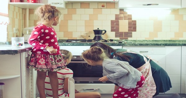 הילדים במטבח: איך לשמור על משנה זהירות?