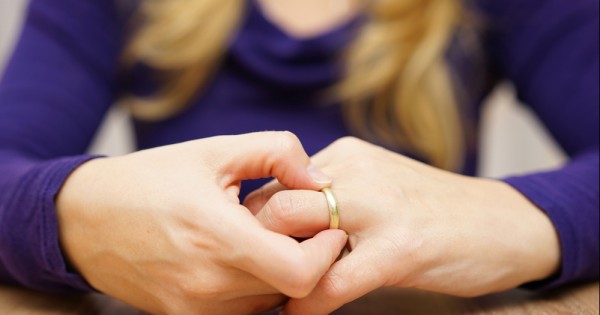 מה גורם לנו להישאר בזוגיות כשכבר ברור לנו שזה נגמר