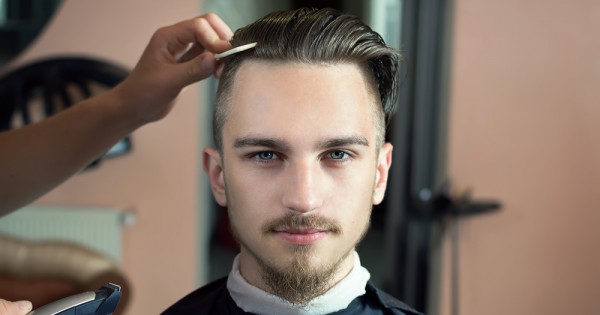 מספרת גברים סירבה להעניק תספורת לאישה