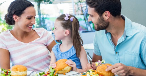 הדרת הורים (וילדים) במסעדות