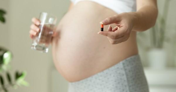 מחקר: עבור רוב הנשים, תוספי תזונה בהיריון הם בזבוז זמן וכסף