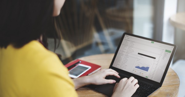 להיפרד לשלום: האם הגיע קיצו של עידן המיילים?