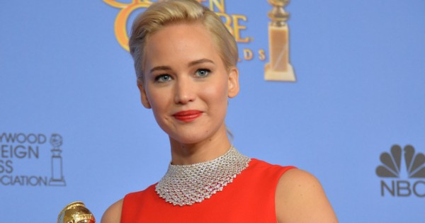 ג'ניפר לורנס: בחרתי בשמלה אדומה לגלובוס הזהב כי הייתי במחזור