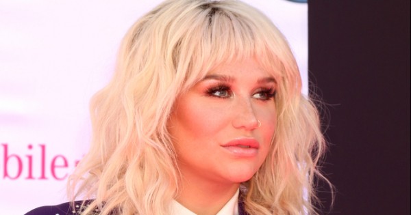 קאשה מפסידה אל מול תעשיית המוזיקה הגברית