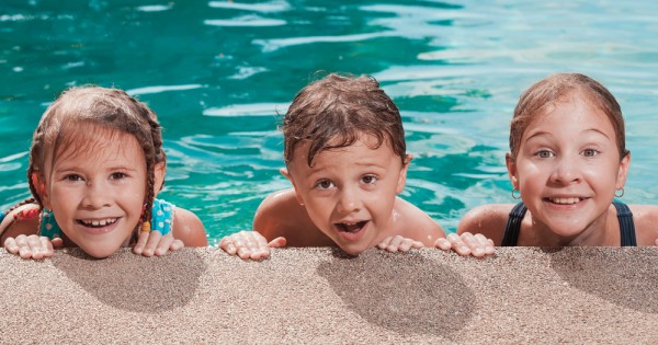 פותחים את העונה החמה: כך תהיו בטוחים שהמשפחה כולה שותה מספיק