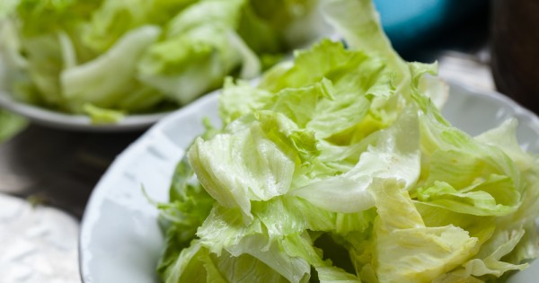 סלט חסה ברוטב בוטנים