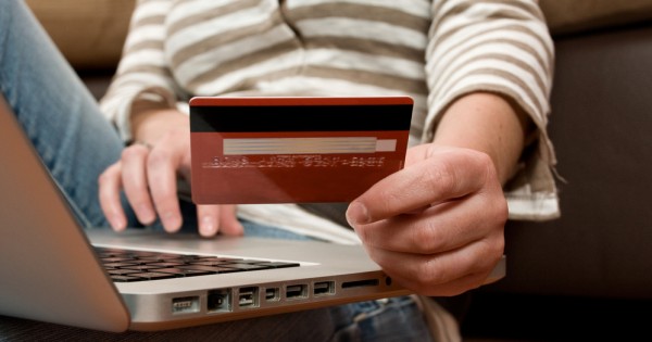 בקניון או ברשת: איפה יותר משתלם לעשות קניות?