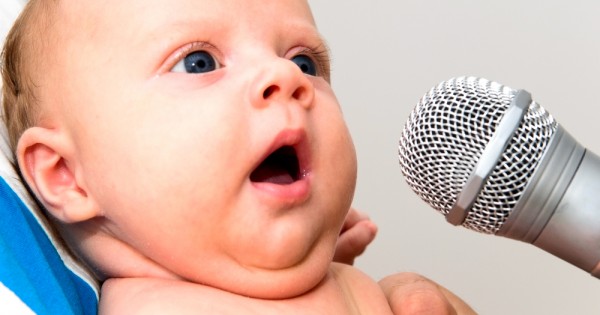 משאל רחוב: מה אחוז המים בגופו של תינוק?