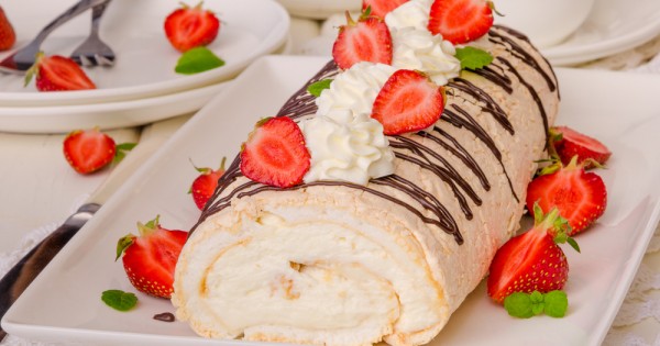 רולדת קצפת ופירות של קיץ