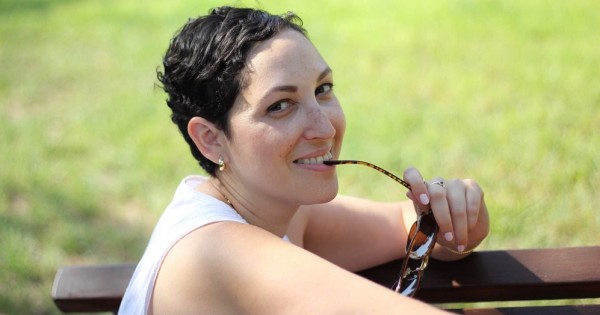 איך רווקות צעירות שמחלימות מסרטן השד חוזרות למעגל הדייטינג?