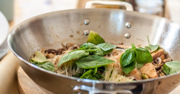 סלמון ברוטב טריאקי עם אטריות זכוכית