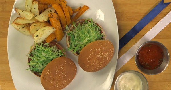 מנגל צמחוני: המבורגר מן הצומח בתוספת צ'יפס בטטה ותפו"א