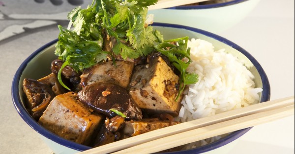 טופו חריף עם פטריות שיטאקה