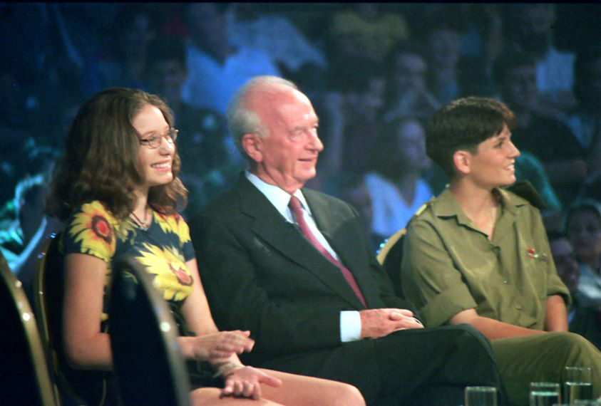 סיון רהב מאיר עם ראש הממשלה יצחק רבין
