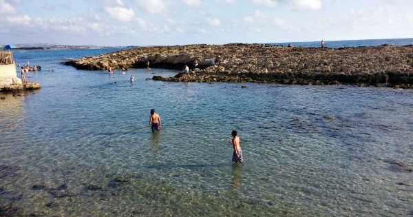 אומנות, מוזיקה, וים – יום טיול בעין הוד ועתלית גם באוגוסט