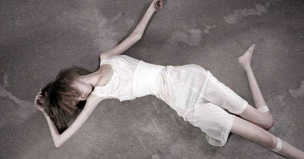 קורבנות עולם האופנה: סדרת תמונות מטלטלת במיוחד