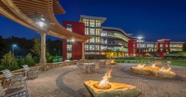 10 עיצובי המשרדים היצירתיים ביותר בארה"ב