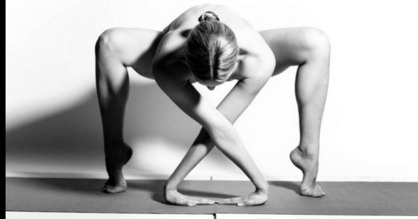 יוגה בעירום: סדרת תמונות בלתי נשכחת