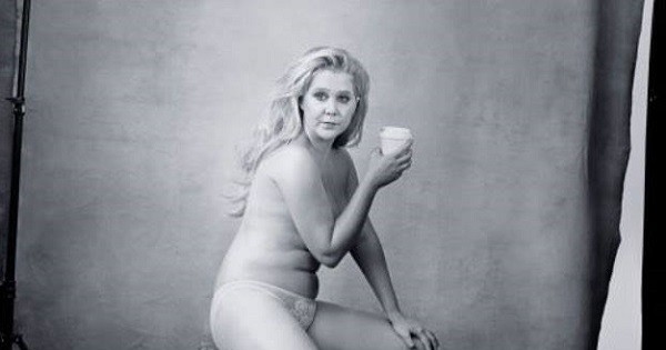 איימי שומר סוגרת חשבון עם האנשים שטוענים שהיא לא יכולה לגלם את ברבי