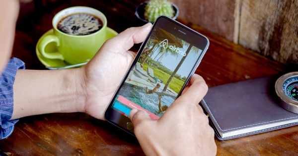 אמון הציבור: כיצד Airbnb מעצבת את האמון בין לקוחותיה