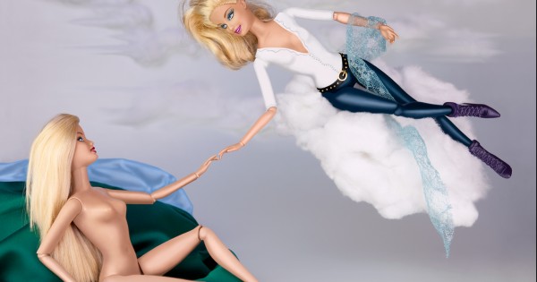 תערוכה: בובות ברבי ?פולשות? ליצירות אומנות