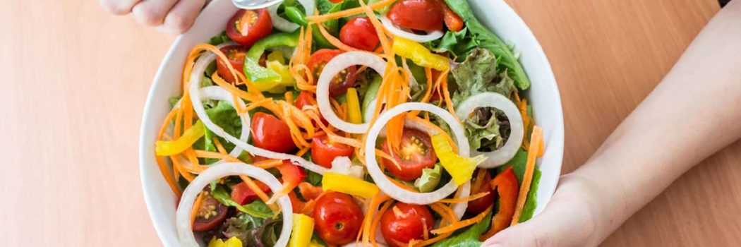 האם סלט הוא הבחירה הנכונה לארוחה במהלך הדיאטה?
