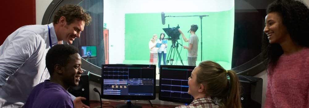 מה באמת עושים עם תואר בתקשורת?