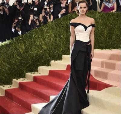 אמה ווטסון בשמלת הבקבוקים