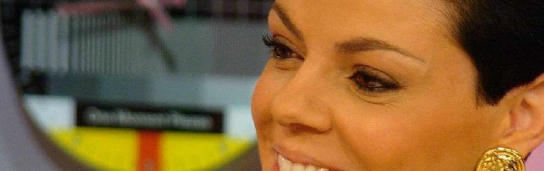 למרות שאין ספק במעשיו של יורם זק, מבחינת הציבור דנה רון היא האשמה