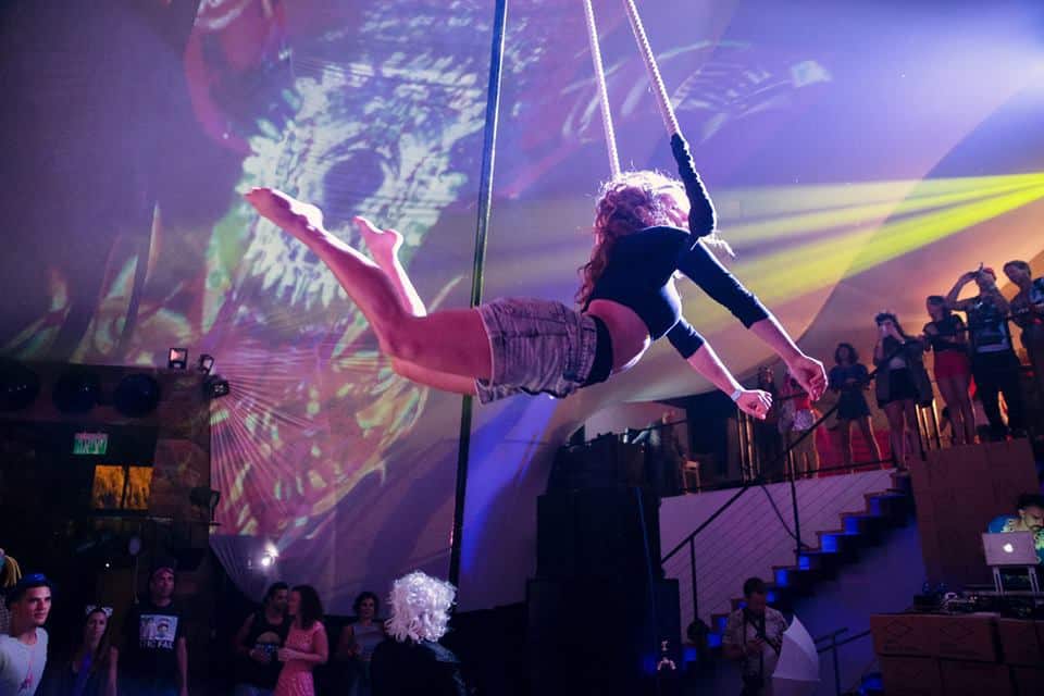 אקרובטיות אוויריות