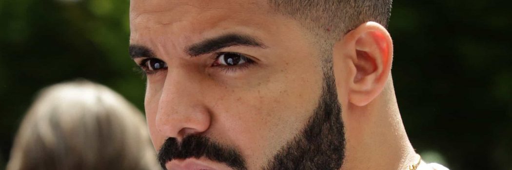 דרייק מאיים על מטרידן בקהל