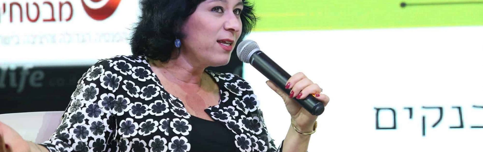 חדווה בר: "לפעמים כשאני נכנסת לישיבה ורואה שרוב היושבים בחדר גברים יוצאי 8200 זה מעורר סימני שאלה"