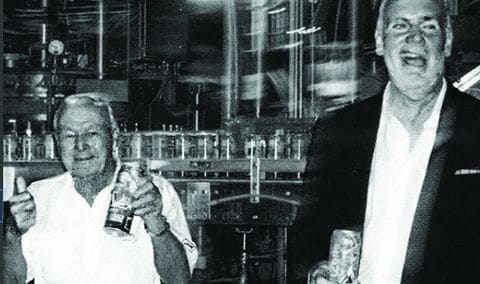 וולטג'יו עם ארנולד פאלמר והמשקה שנושא את שמו. צילום: אריזונה