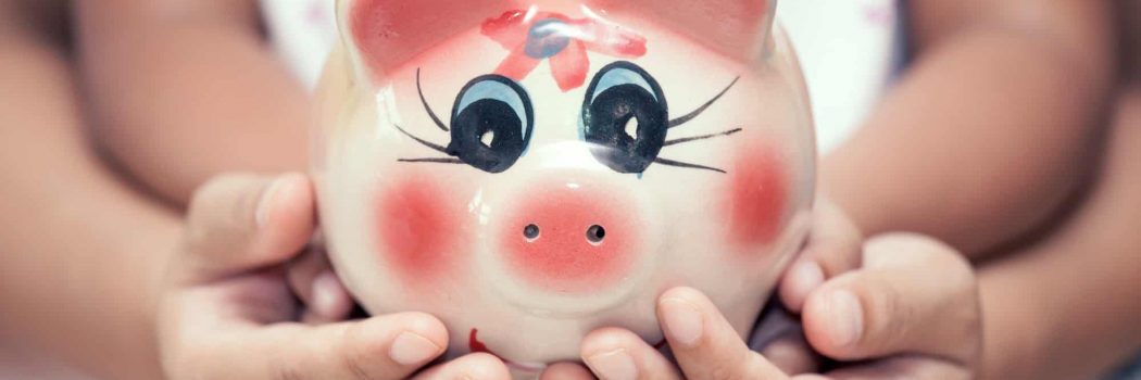 אמא מאלצת את בתה בת ה-5 לשלם שכר דירה