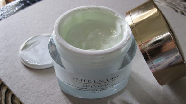 ובמקום הראשון: הוא DAYWEAR של אסתי לאודר