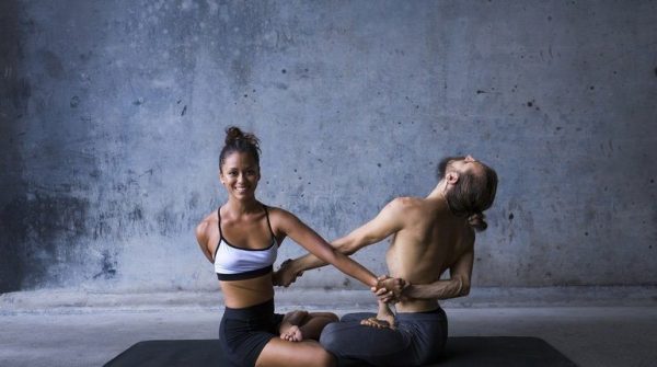 סדנת עיסוי תאילנדי ויוגה בזוגות