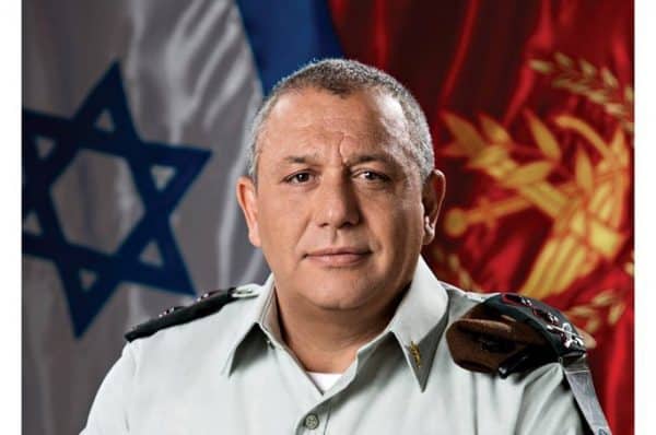 "אני לא יכול לדמיין צבא בלי נשים". הרמטכ"ל גדי אייזנקוט. צילום דובר צה"ל