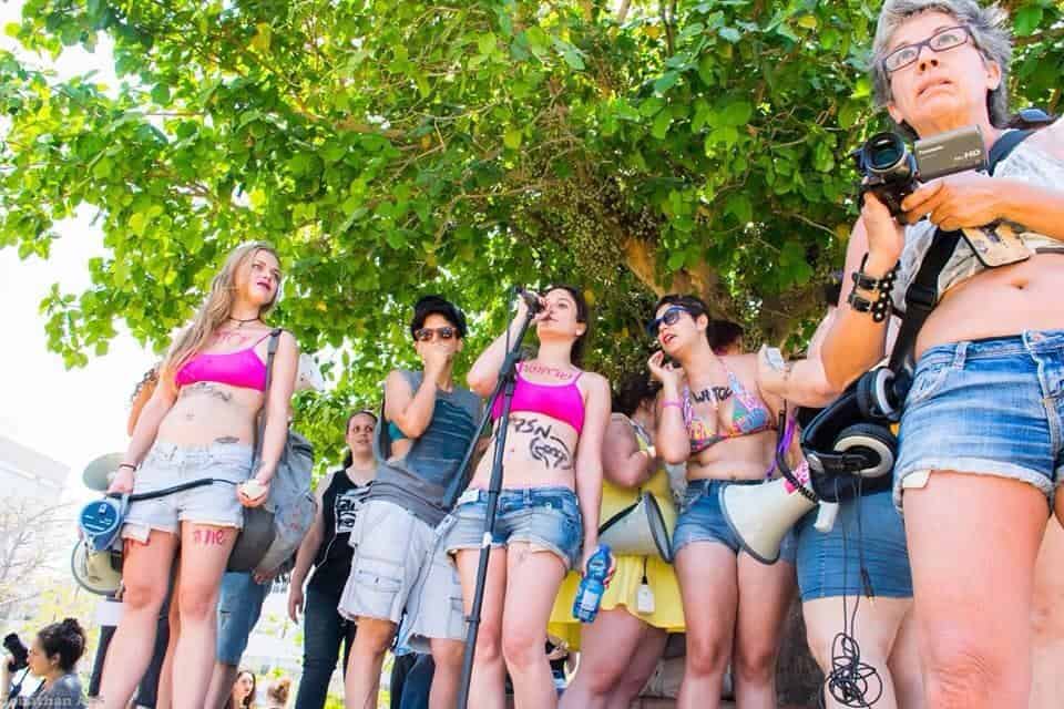 ברכה ברד נואמת בצעדת השרמוטות 2017. צילום: סיון שלק