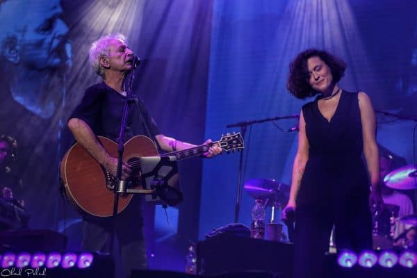 "היום אני יכולה בגאווה לעמוד ולהגיד שאני מוזיקאית. פעם לא יכולתי". גל דה פז ושלום חנוך. צילום: אוהד פלד