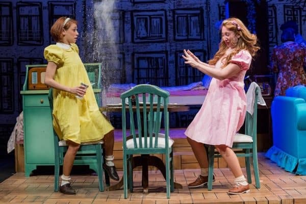 מתוך ההצגה 'הנקה ופיט'. צילום: בני גם זו לטובה