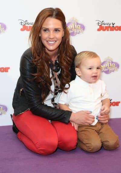 דניאל לויד מדברת על בריחת השתן ממנה היא סובלת