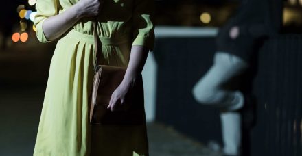 בריטניה בדרך להכיר בהטרדה מינית כפשע שנאה