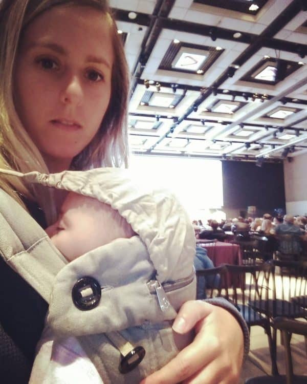 כאן אנחנו בכנס של משרד הכלכלה שדווקא לא הייתה בעיה להיכנס אליו ביחד. סתיו ואופיר. צילום עצמי