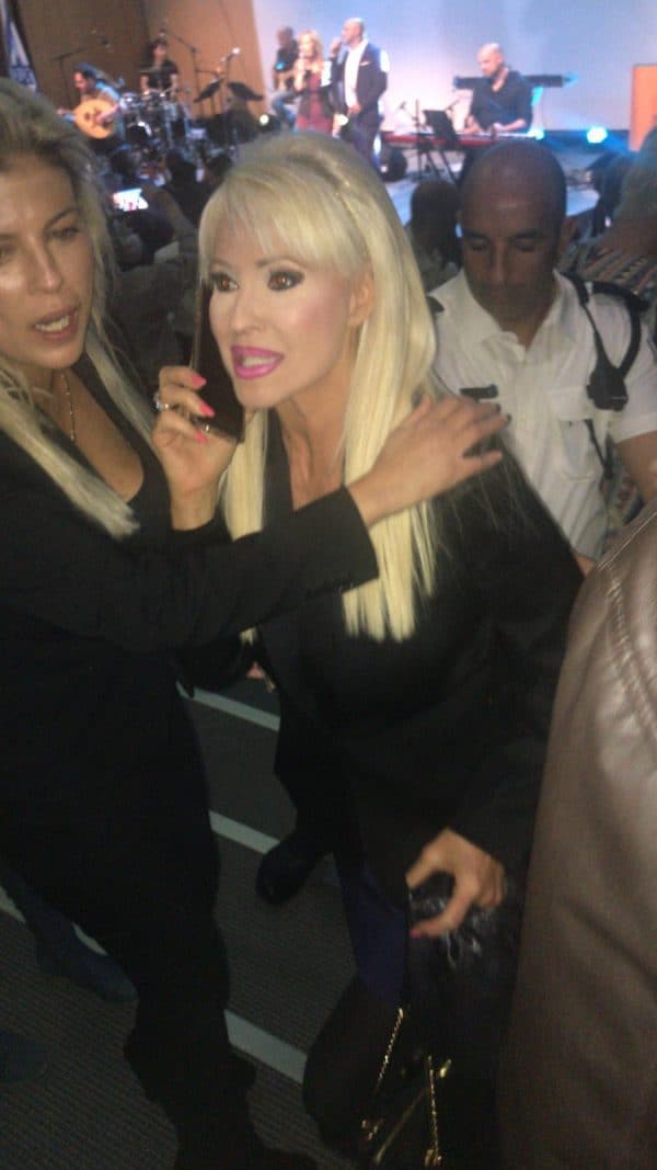 פנינה רוזנבלום לאחר התפרצותה לבמה