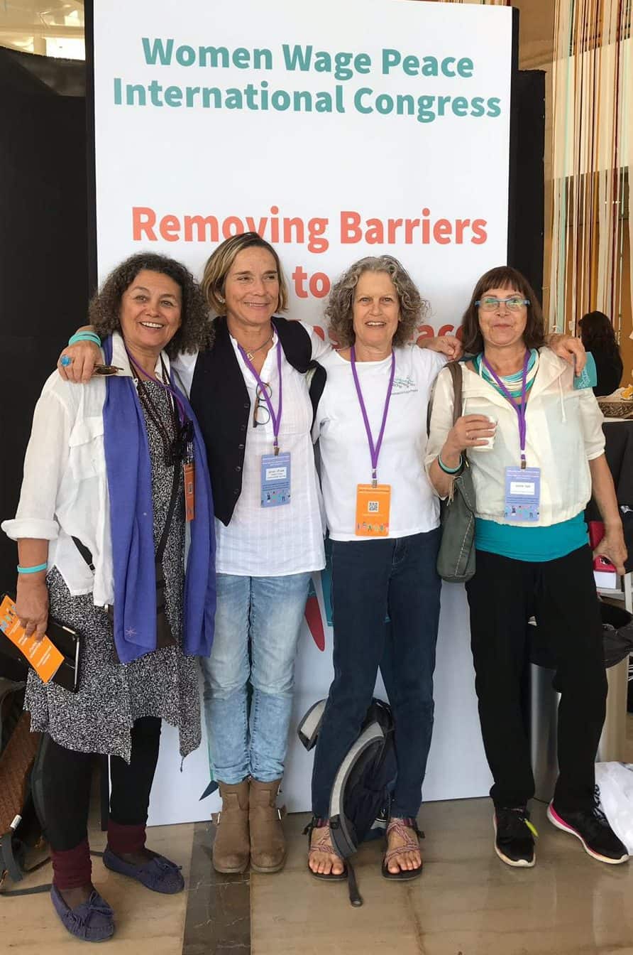 אנג'לה ינטיאן וחברות מתנועת "נשים עושות שלום". צילום באדיבות התנועה