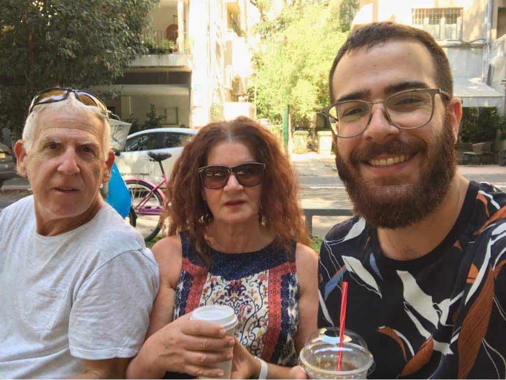 נתיב בר-און ז"ל והוריו. צילום באדיבות המשפחה