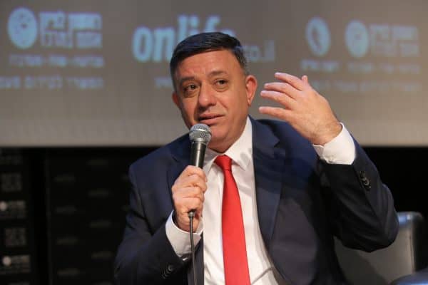 יו"ר מפלגת העבודה אבי גבאי בכנס "בוחרות 2019-עיר לכולן". צילום בני גם זו לטובה