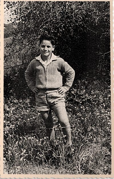 יצחק קשקש בתמונה משנות החמישים במעברת בית יעקב. תמונה באדיבות המשפחה